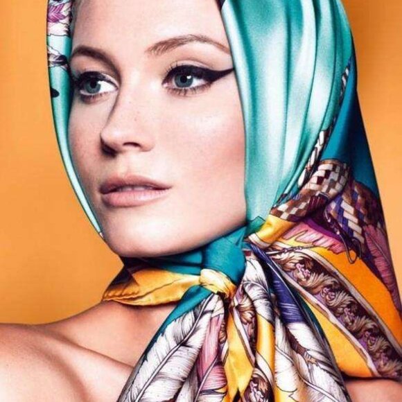 The Art of the Scarf - A Little Inspiration for Wearing the Perfect Accessory - Picture 10 of 16